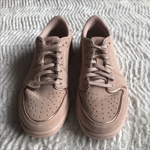 Nike Air Jordan Retro 1 low no swoosh women’s 9 - Picture 2 of 5